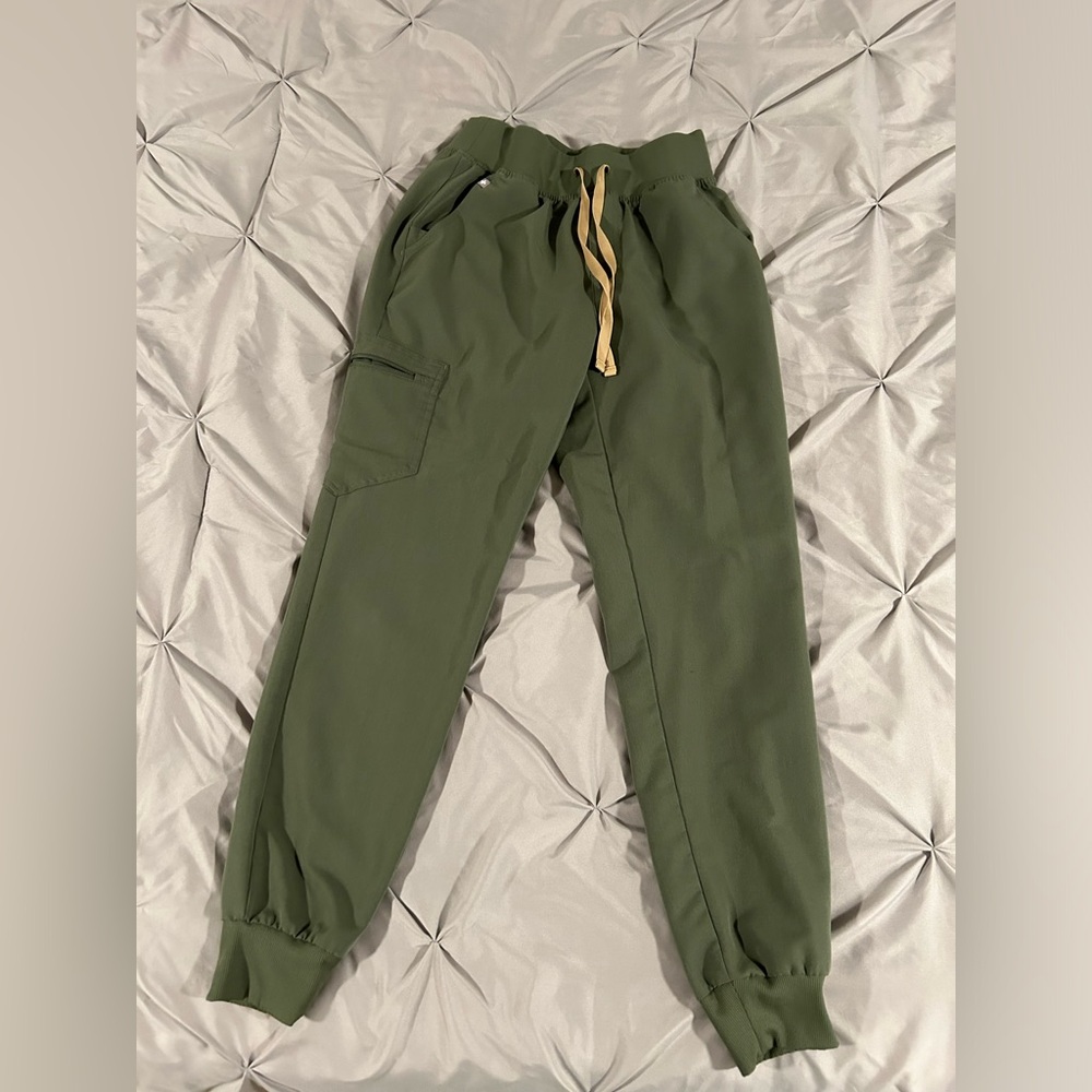 Figs Women’s High Waisted Zamora Jogger Scrub Pants